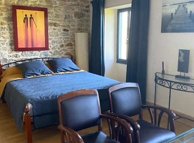 Et Table D'hotes Le Cedre Aveyron Pensión